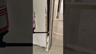 खिड़की और दरवाजे की स्थापना के लिए पॉलीयुरेथेन फोम: एक सुरक्षित और इंसुलेटेड समाधान